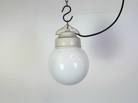 Image 1 of Lampada a sospensione vintage in porcellana bianca, anni '70