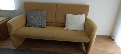 Jori 2-Sitzer Sofa und Hocker