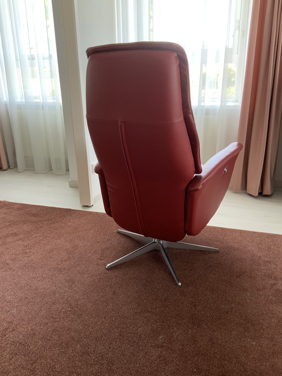Image 1 of Dos sillones reclinables manuales (uno pequeño y otro grande) de piel roja (semiroja), como nuevos.