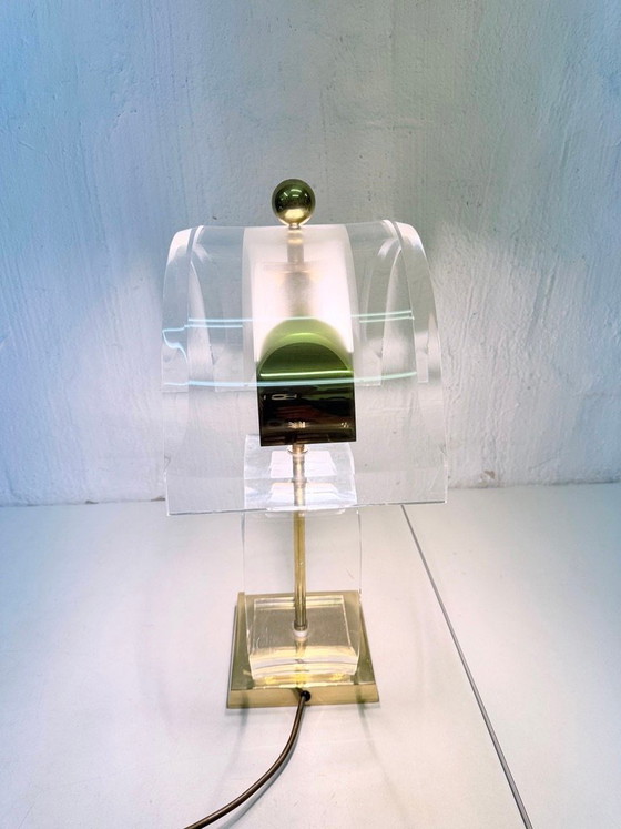 Lampe de table de style Hollywood Regency en acrylique et métal plaqué or, design années 70/80 – Plexiglass (photo 4 of 15)