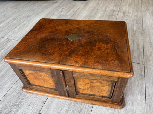 Posate francesi Art Déco placcate in argento, in una scatola di noce.