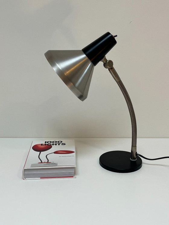 Image 1 of Iconische Hala Zeist bureaulamp – tijdloos design dat rust en focus brengt