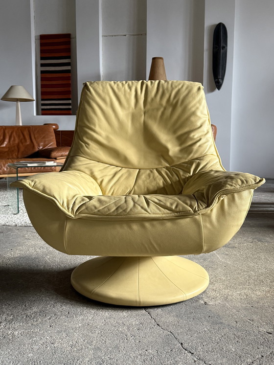 Image 1 of SEDIA GIREVOLE TULIP IN PELLE GIALLA SEDIA SPACE AGE