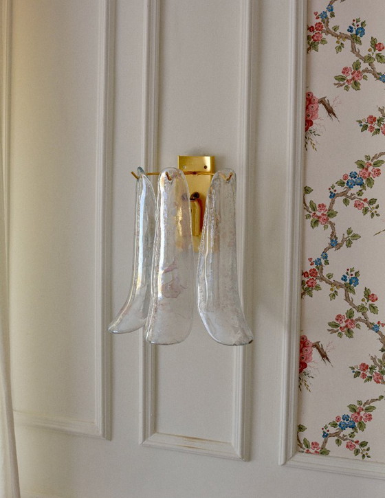 Image 1 of Applique murale en verre de Murano, lampe en forme de pétale en verre transparent irisé, applique murale en laiton italien, lumi