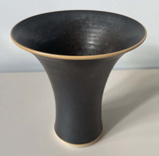 Annie Mik the Farmer - Black Anthracite Studio Ceramic Vase