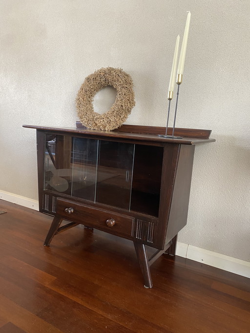 Vitrine Vintage Mid Century en bois foncé avec portes coulissantes