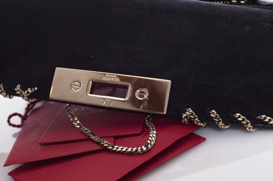 Image 1 of Borsa a tracolla Valentino Demiune in pelle nera con catena.