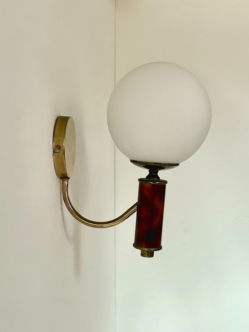 Applique da parete vintage in legno, ottone e vetro opalino, Francia, 1970 – wandlampen, Wood