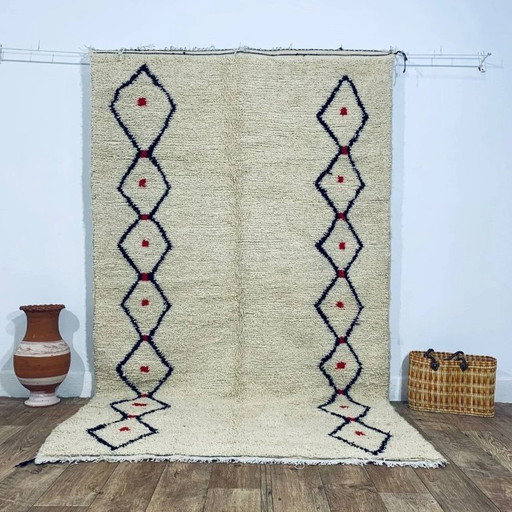 Elegant Beni Ouarain Rug – 100% Wool Handwoven (260×151 cm)