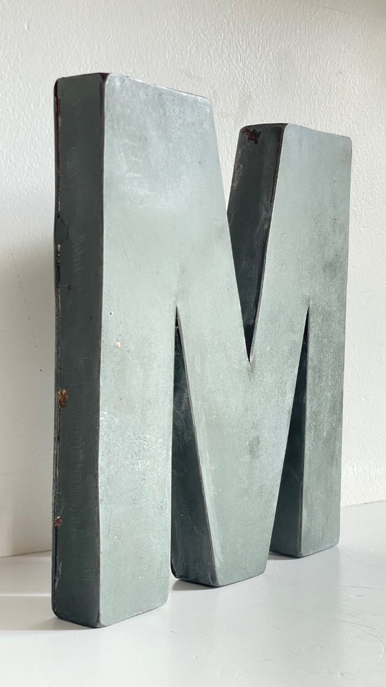 Image 1 of Lettre M Métal  Vintage