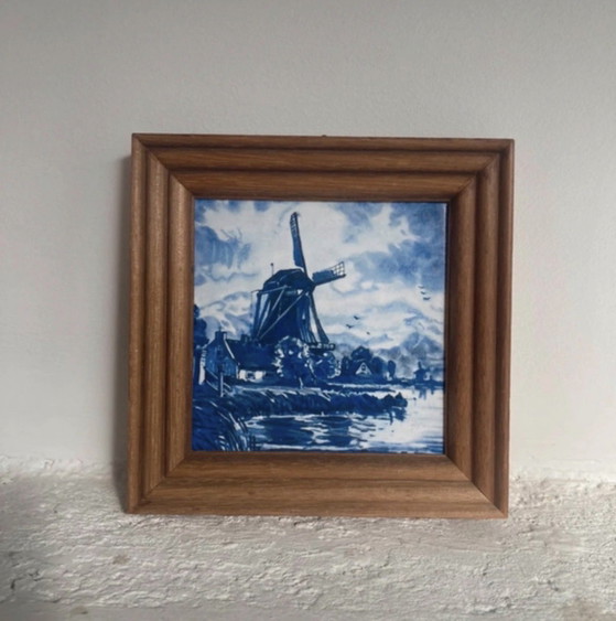 Image 1 of Vintage Delft Blue atmospheric tile with windmill print, framed, size 14x14 cm, blue and white