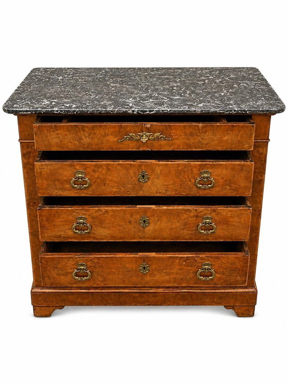 Image 1 of 19e-eeuwse ladekast van Louis Philippe, vervaardigd uit wortelnotenhout met een marmeren blad.
