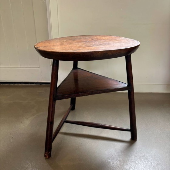 Image 1 of Antique wooden tripod table, shaped as a so-called ‘Cricked table’. Late 18th century