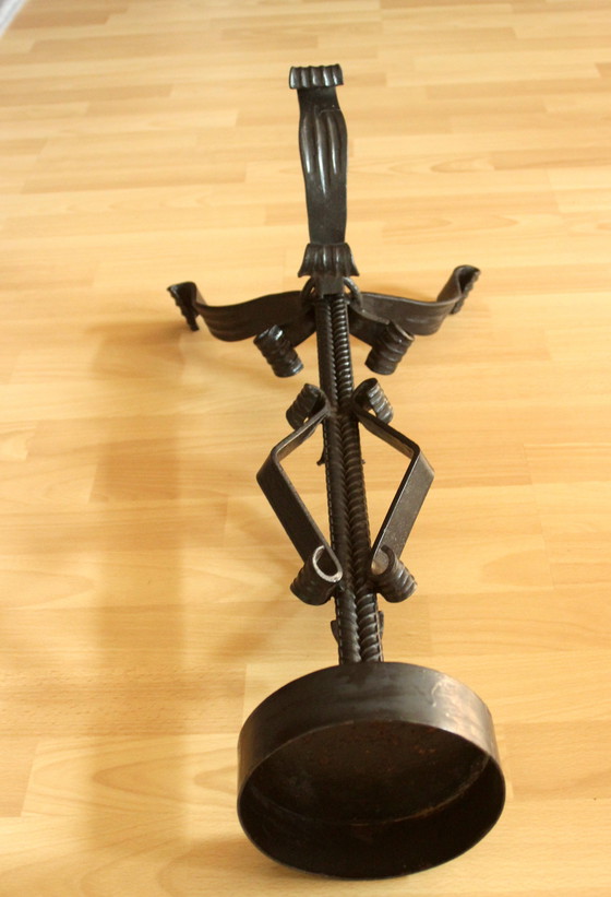 Image 1 of Zware handgemaakte kandelaar van smeedijzer voor grote kaarsen