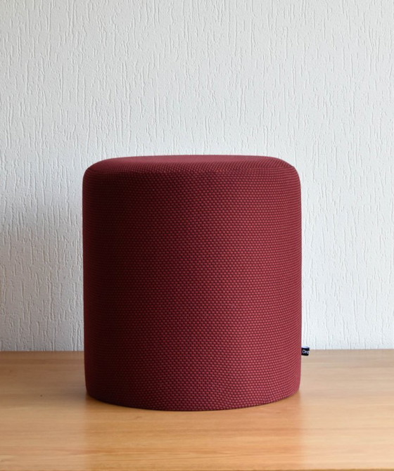 Image 1 of Pouf rotondo rosso in tessuto Kvadrat Drop – Ø37cm x H40 cm