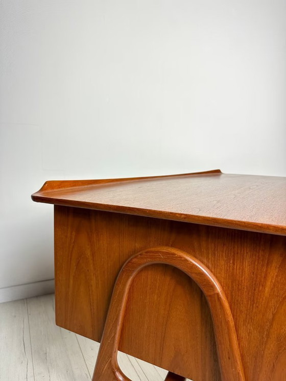 Image 1 of Gebogener Teakholzschreibtisch von Svend Aage Madsen 60s