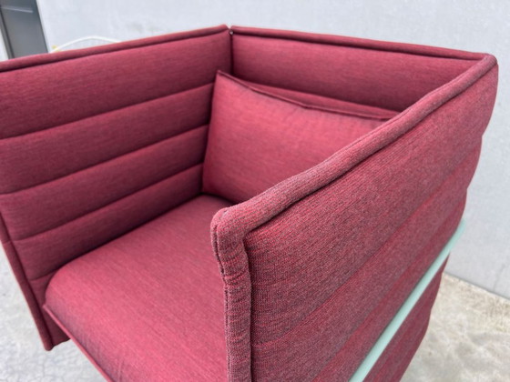 Image 1 of Poltrona acustica Vitra Alcove
