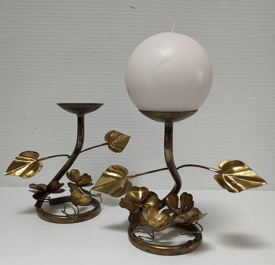 Image 1 of coppia di candelieri in ottone con decoro floreale vintage