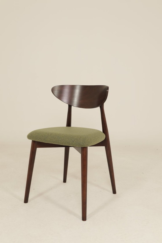 Image 1 of Set moderno di 6 sedie da pranzo, in tessuto verde avocado e legno di faggio noce scuro.