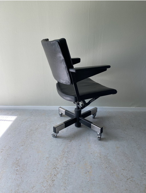 Sedia da tavolo Gispen 1637 di A.R. Cordemeijer