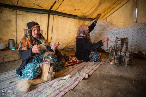 Image 1 of Mafrash, sorte de sac en tissu kilim (antique)