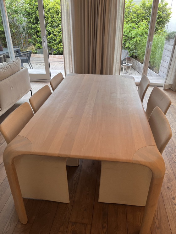Image 1 of Solid oak design table with 6 Molteni chairs