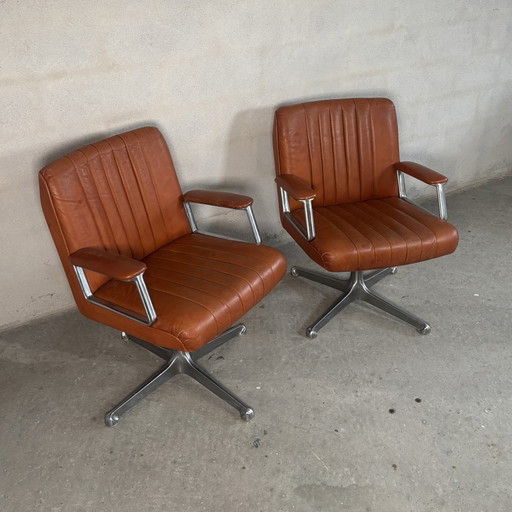 Juego de 2 sillones de salón Osvaldo Borsani para Tecno, Italia, década de 1970.