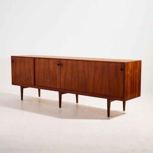 MK10673 Restored rosewood sideboard by Henry Rosengren Hansen for Brande Møbelindustri