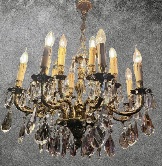 Imposant lustre ancien de style Louis XV/rococo, richement orné de cristaux magnifiquement taillés. – Bronze (photo 8 of 12)
