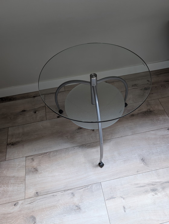 Image 1 of 2 tables d'appoint en verre
