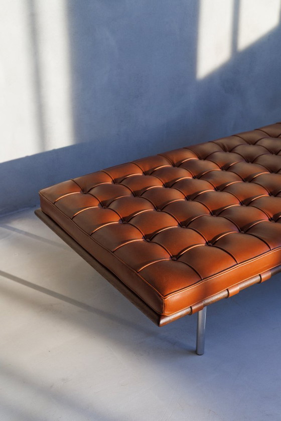 Image 1 of Barcelona ligbed van Mies van der Rohe voor Knoll - Cognac leer