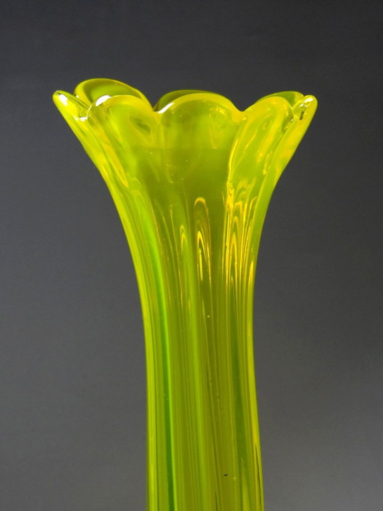 Image 1 of Grand Vase Bourgeon Verre De Murano Jaune Vintage Années 60