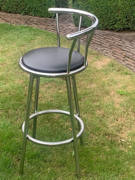 Image 1 of Mesa de bar con dos sillas de bar, circa 1983