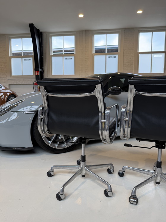 Image 1 of Lot de 4 - Coussins Eames ICF EA217 Softpad en cuir noir et aluminium