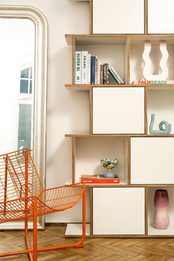 Image 1 of Weißes Sperrholzregal 160×243×35 cm | Modernes geometrisches Bücherregal von KONDOR