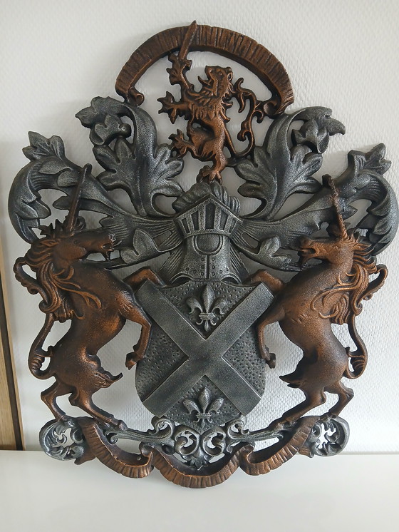 Image 1 of Placa con escudo de armas.