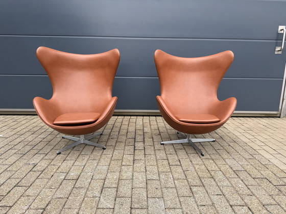 Image 1 of 2x Vintage Fritz Hansen Egg Chair Cognac uit de 1960’s leder NIEUWstaat!