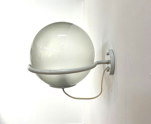 Lampada da parete in vetro opalino modello 239/1 di Gino Sarfatti per Artluce, 1970