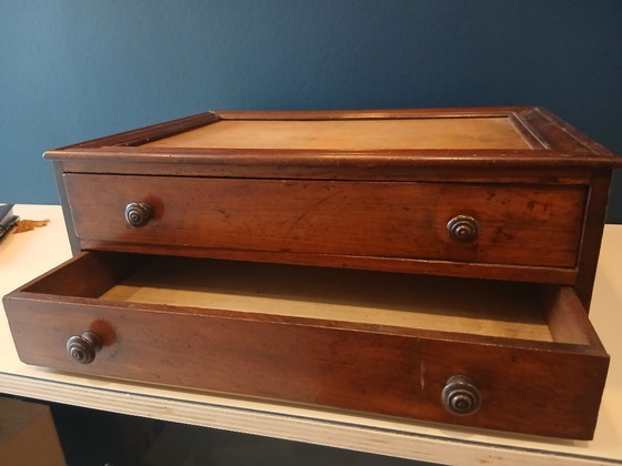 Image 1 of Cassettiera con 2 cassetti in legno di mogano