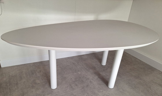Tavolo di design a forma di ciottolo design e produzione kas20 – Tavoli da pranzo, Legno (photo 4 of 5)