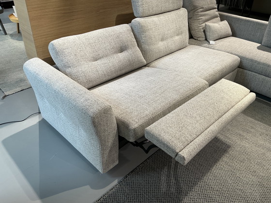 Image 1 of Sillón Moome Bas con modelo de exposición relax