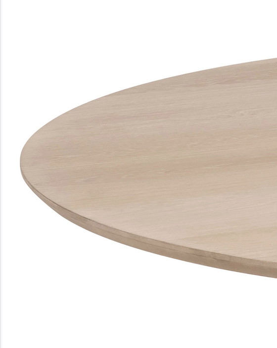 Image 1 of Round dining table Christo - Nieuwstraat