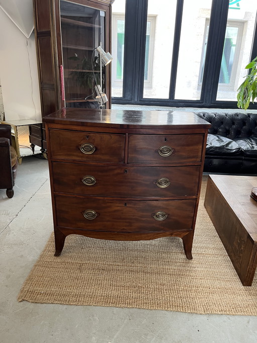English mahogany chest of drawers