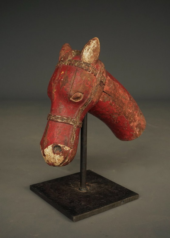 Image 1 of Cabeza de caballo india policromada del siglo XIX