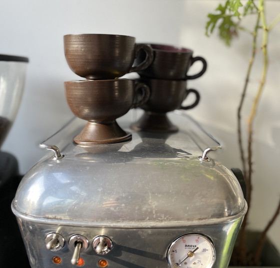 Image 1 of Ensemble de quatre tasses et soucoupes à café en faïence des années 1960 et plat de service
