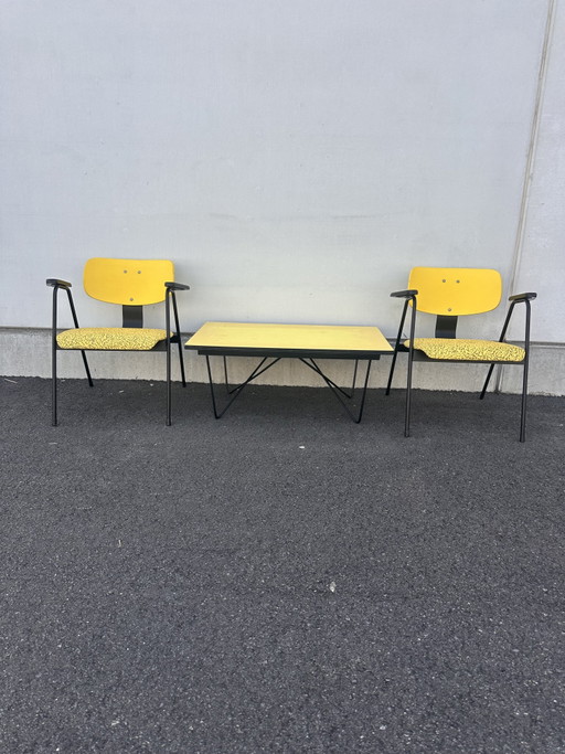 Mesa de centro y dos sillones, diseñados por Willy van Der Meeren, Bélgica, 1950.