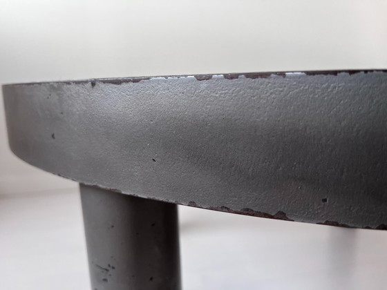 Image 1 of Ronde keramische salontafel toegeschreven aan François Chaty