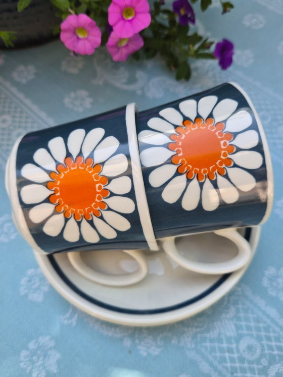 Image 1 of 2 tazze e piattini Daisy di Figgjo Flint, Norvegia. Design di Turi Gramstad Oliver. Anni '60.