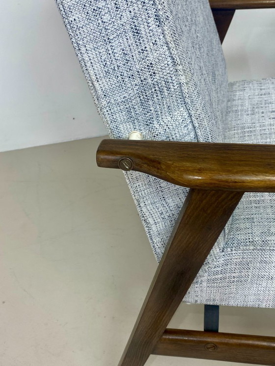 Image 1 of Zwei Henryk Lis 300-190 Sessel, 1970er Jahre, melierter graublauer Stoff. Ref.: Patty