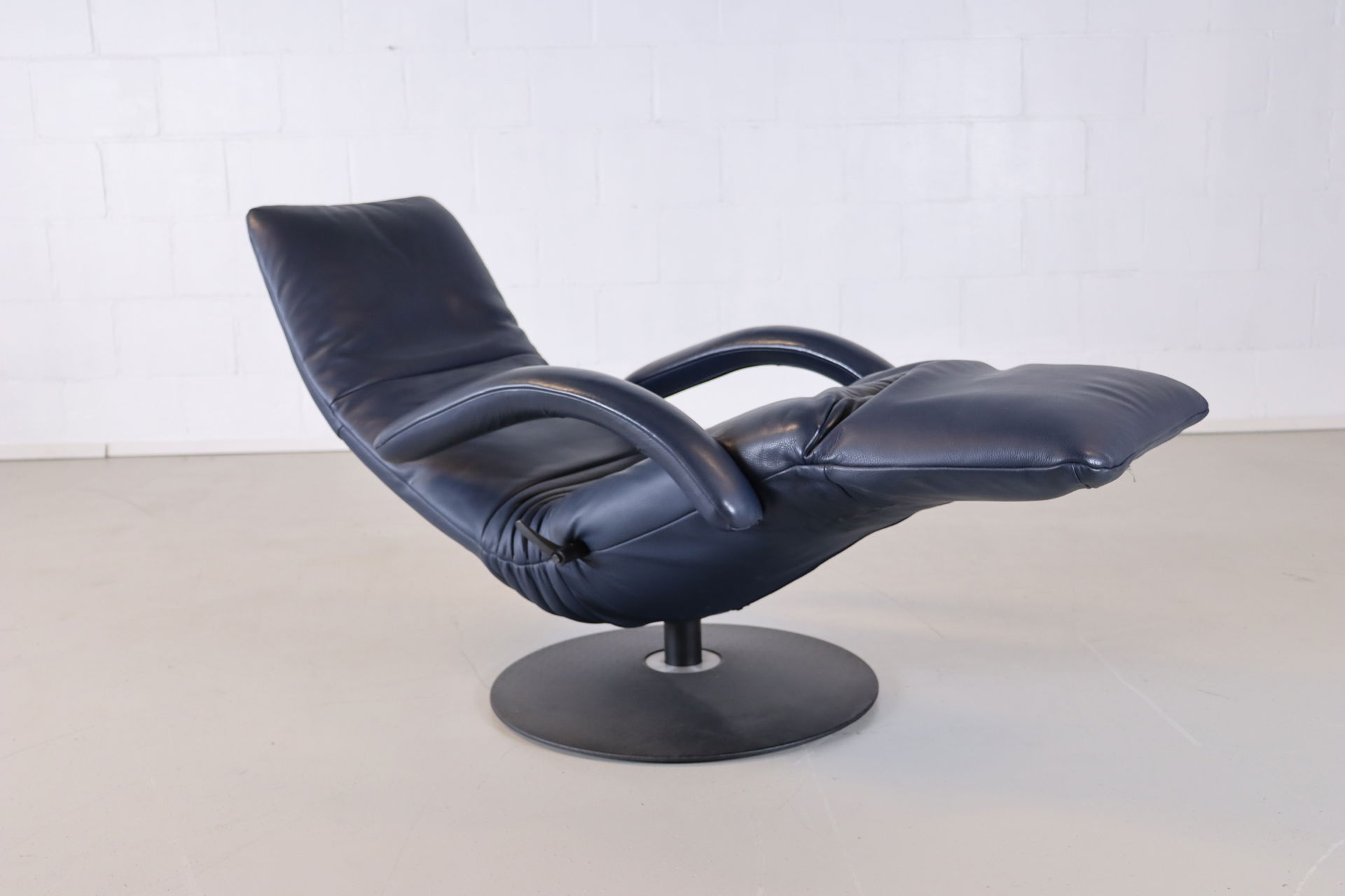 Contemporary relaxing armchair - YOGA - JORI - leather / fabric